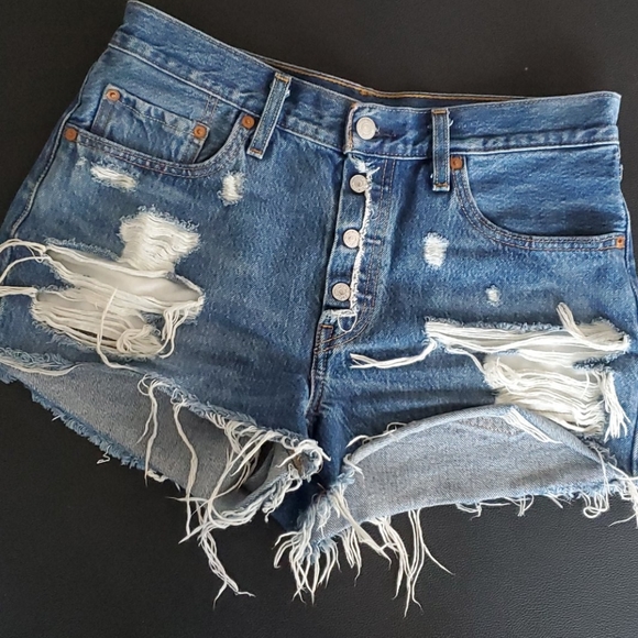 Levi Shorts - Picture 2 of 2